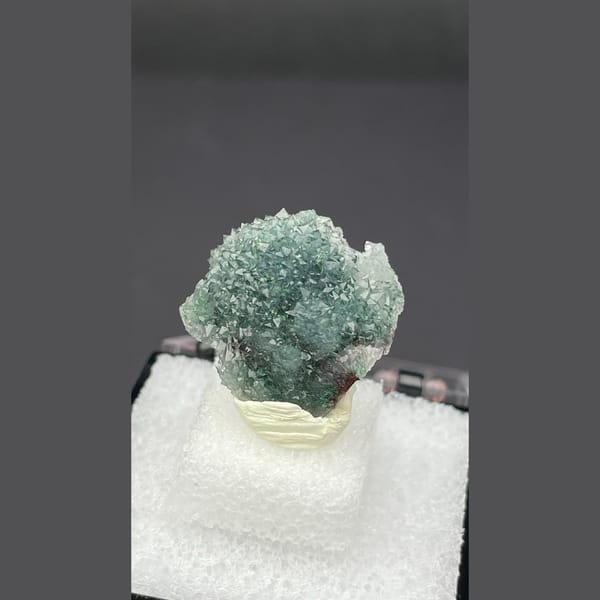 Small quartz cluster with green malachite inclusions from Congo — detail view