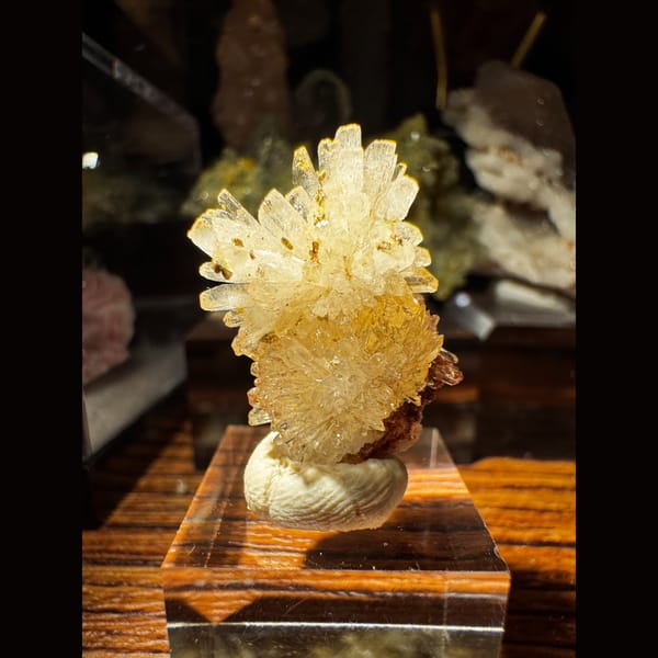 Small Creedite Flower with Orange Inclusions 1.8 cm — complete view
