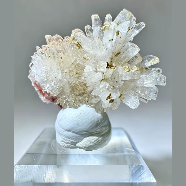 Small Creedite Flower with Orange Inclusions 1.8 cm — detail view