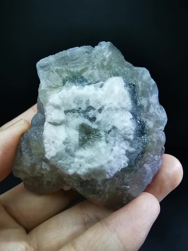 Fluorite on candle quartz — complete reverse view showing white quartz