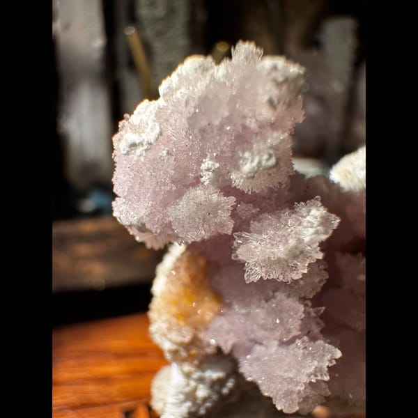 Pink-White Creedite Cluster 4.0 cm — detail view