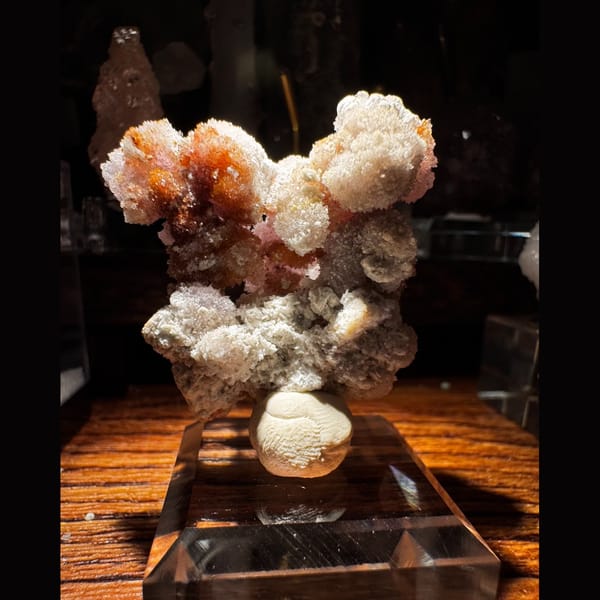 Pink-White Creedite Cluster 4.0 cm — detail view