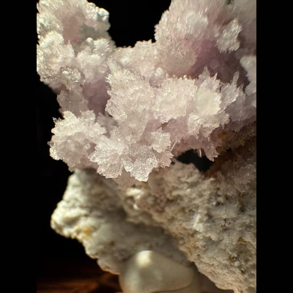 Pink-White Creedite Cluster 4.0 cm — detail view