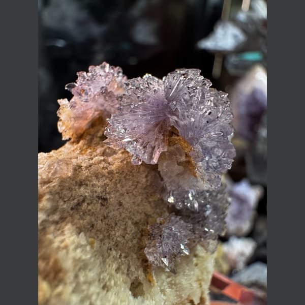 Lilac Creedite on Matrix 4.0 cm — detail view