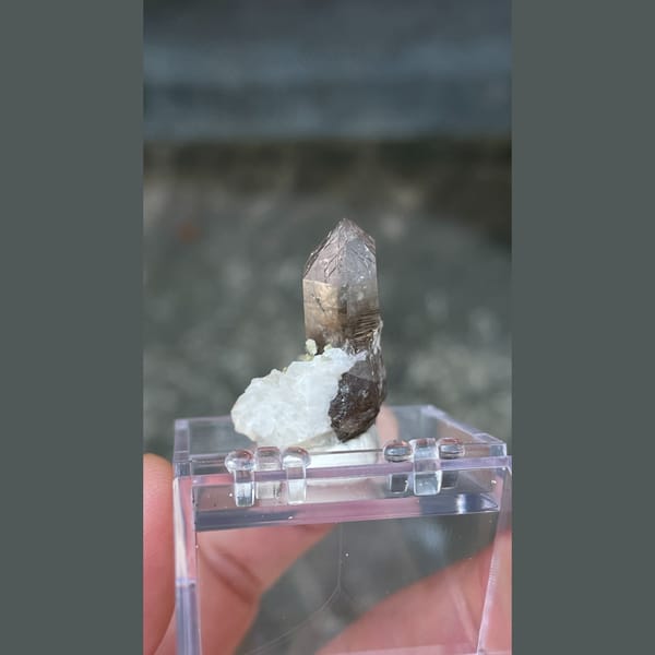 Small quartz cluster from Yunxiao — detail view