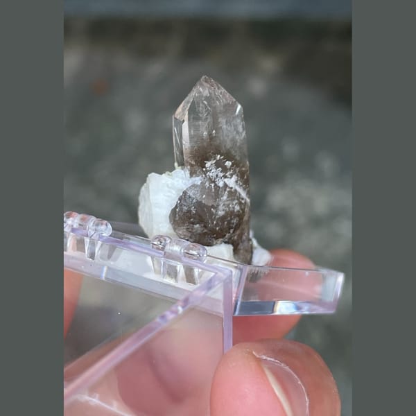 Small quartz cluster from Yunxiao — detail view