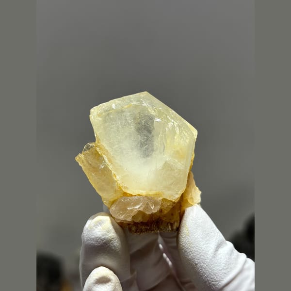 Aquamarine with fluorite from Xuebaoding, Sichuan — alternate view