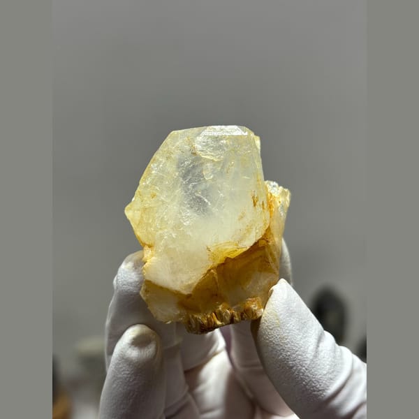 Aquamarine with fluorite from Xuebaoding, Sichuan — alternate view