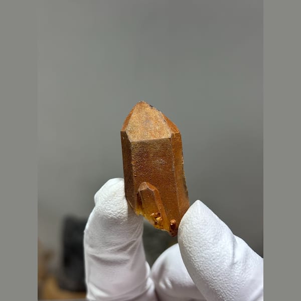 Orange iron-stained quartz crystal from Xuebaoding, Sichuan — alternate view
