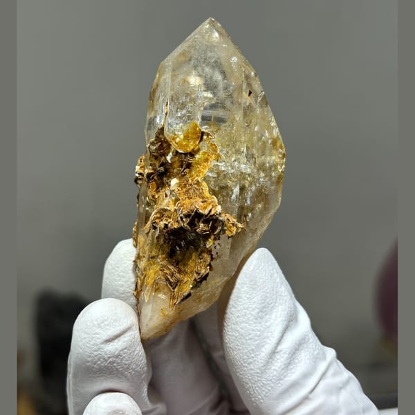 Xuebaoding quartz with mica A — alternate view