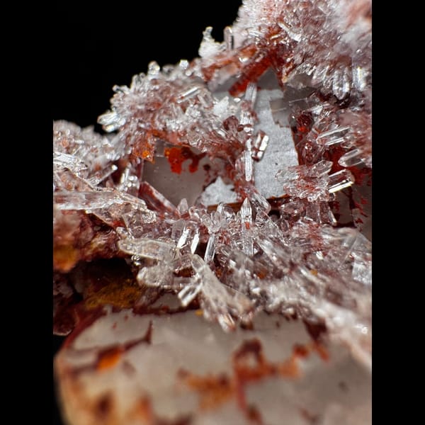 Creedite with Fluorite 5.0 cm — detail view