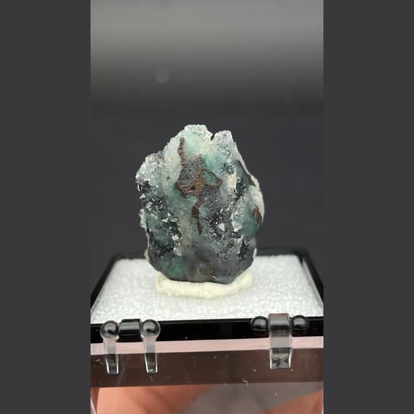 Small quartz cluster with green malachite inclusions from Congo — detail view