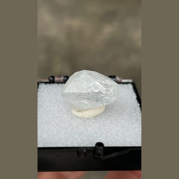 Small bright aquamarine from Xuebaoding — alternate view