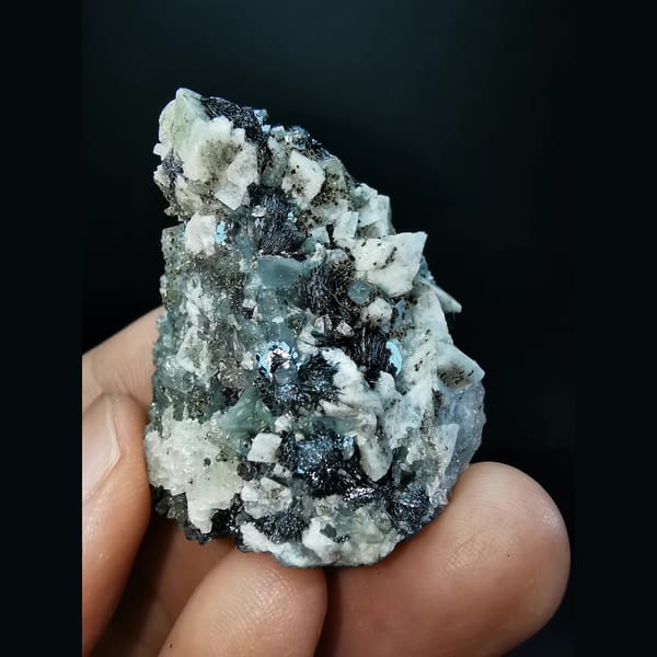 Dolomite with specular hematite, goethite, quartz and calcite — alternate view