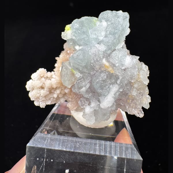 Creedite with Fluorite and Pink Inclusions 5.5 cm — complete view