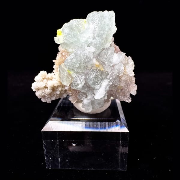 Creedite with Fluorite and Pink Inclusions 5.5 cm — detail view