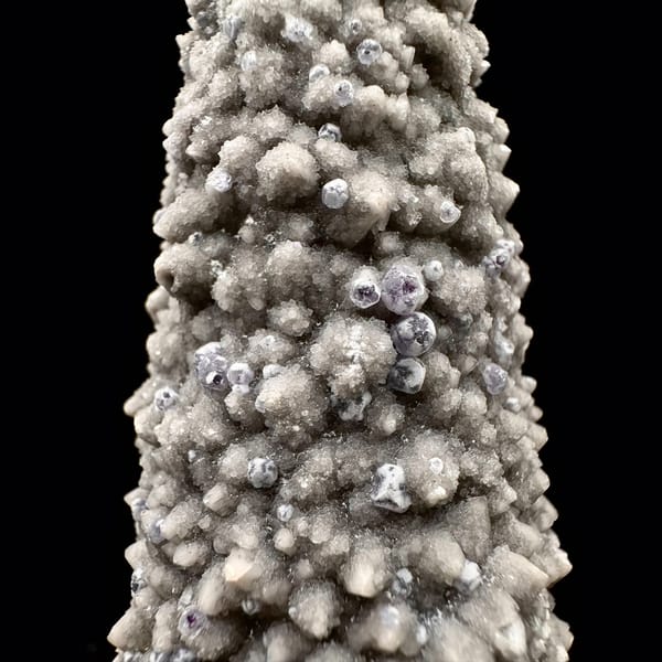 Candle quartz with purple fluorite from Inner Mongolia — detail view