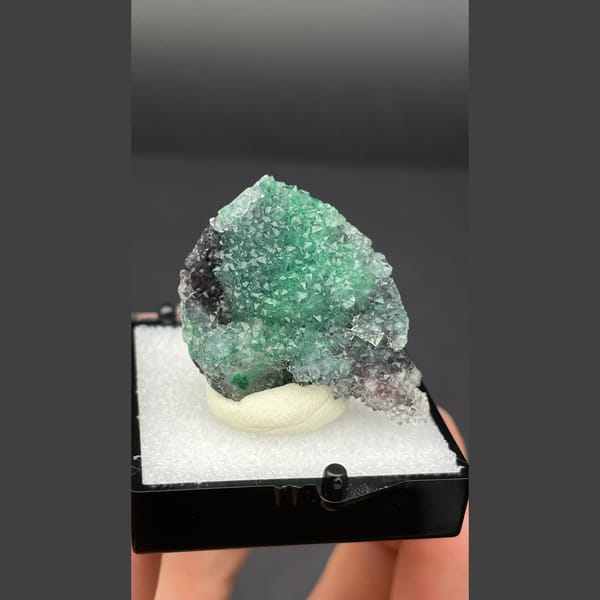 Small quartz cluster with green malachite inclusions from Congo — detail view