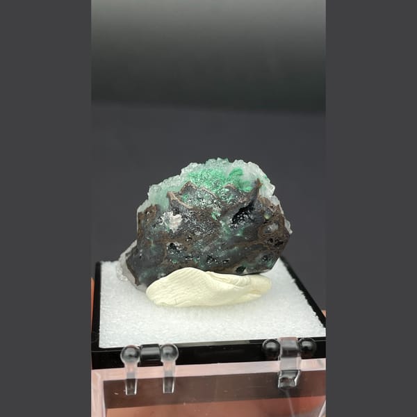 Small quartz cluster with green malachite inclusions from Congo — detail view