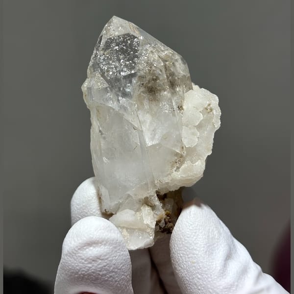 Xuebaoding quartz with calcite — alternate view
