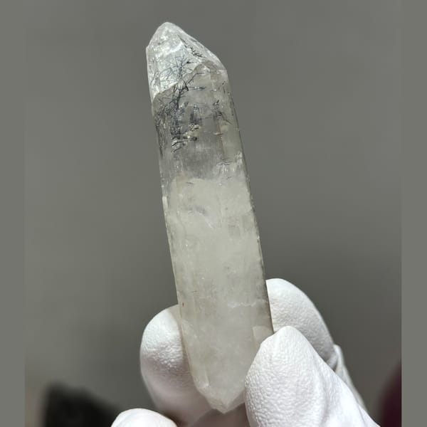 Slender tip-chipped Xuebaoding quartz — alternate view