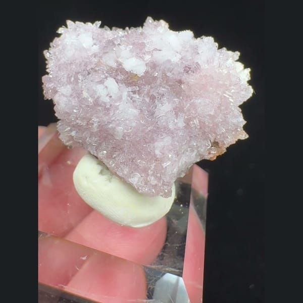 Pink-White Creedite Cluster 3.0 cm — detail view