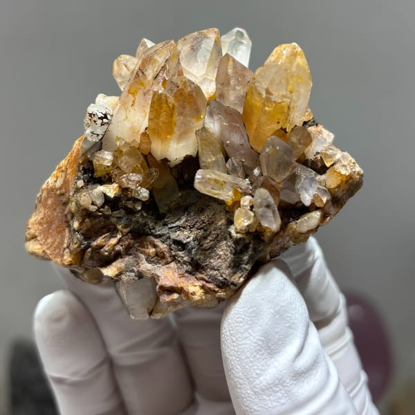 Blocky Xuebaoding quartz — complete view