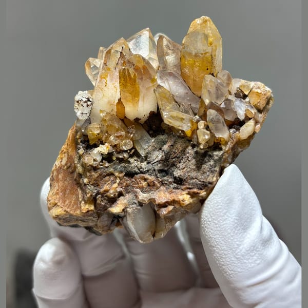 Blocky Xuebaoding quartz — detail view