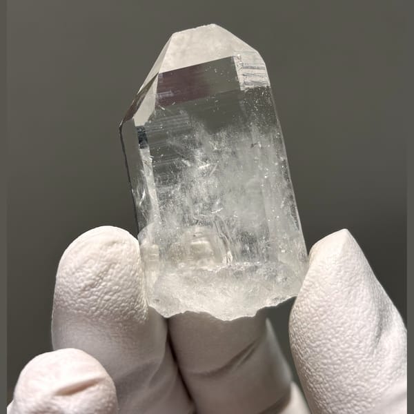 Light tip-chip Xuebaoding quartz — alternate view