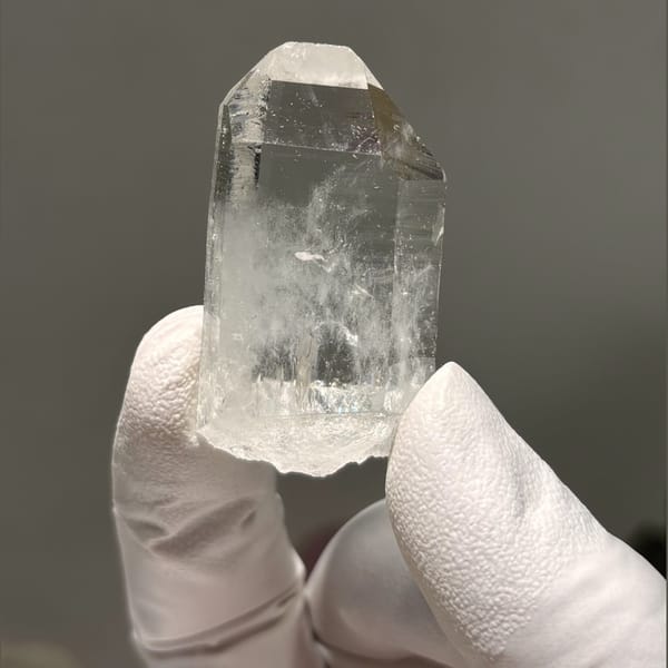 Light tip-chip Xuebaoding quartz — alternate view