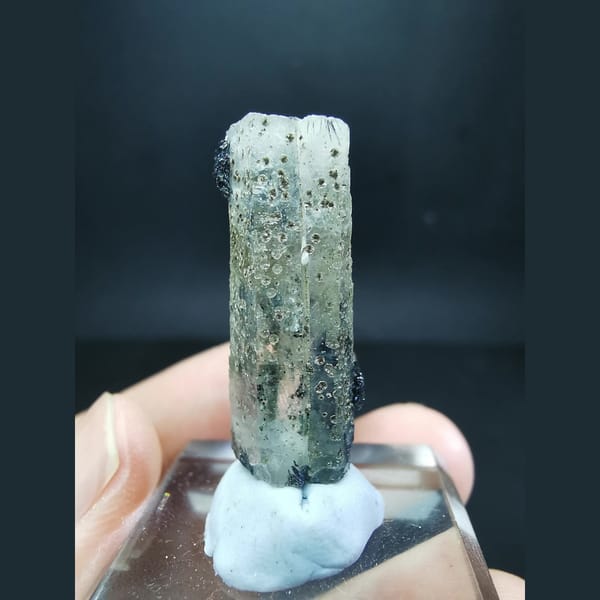Quartz covered in specular hematite balls — alternate view