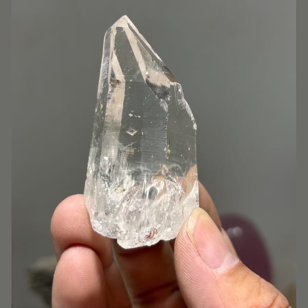 Tip-and-face chip Xuebaoding quartz — complete view