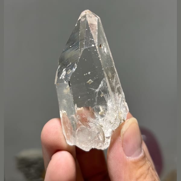 Tip-and-face chip Xuebaoding quartz — alternate view