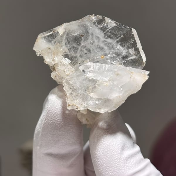 Flat blade Xuebaoding quartz — complete view