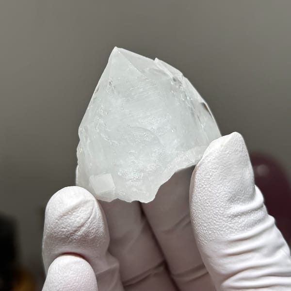 Freestanding tip-chip Xuebaoding quartz B — complete view