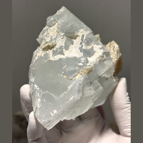 Xuebaoding fluorite with scheelite mica albite — alternate view