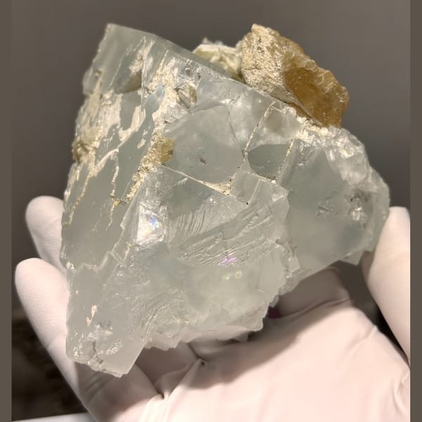 Xuebaoding fluorite with scheelite mica albite — detail view