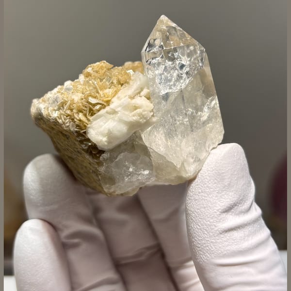 Tip-chip mica Xuebaoding quartz B — alternate view
