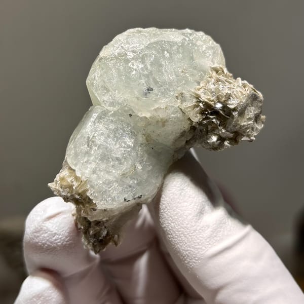 Xuebaoding aquamarine with mica C — alternate view