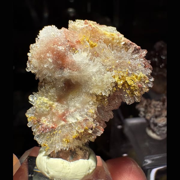 Pink-White Creedite Flower Guizhou 4.0 cm — detail view