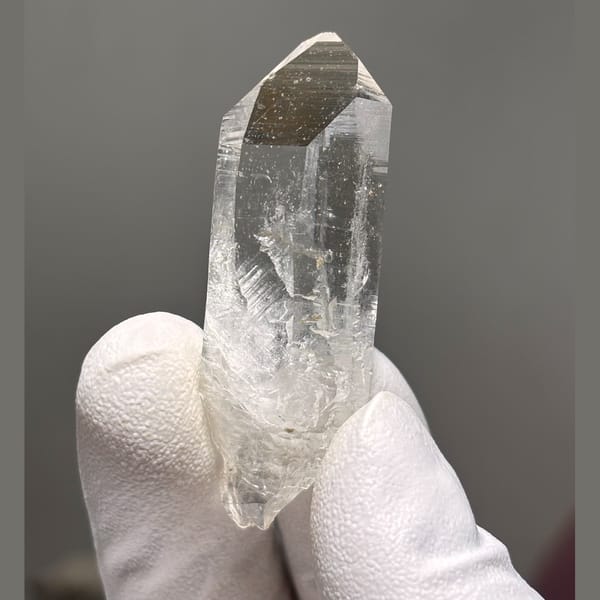 Freestanding library Xuebaoding quartz — detail view