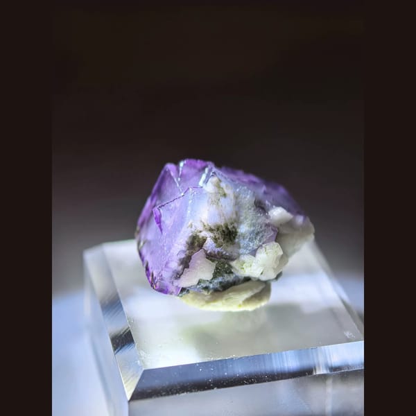 Transparent Fluorite with Chlorite and Dolomite — Yaogangxian - detail view