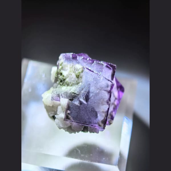 Transparent Fluorite with Chlorite and Dolomite — Yaogangxian - detail view