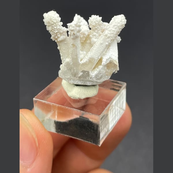 Yellow quartz with dolomite coat from Jinkouhe — alternate view