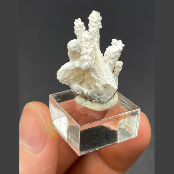 Yellow quartz with dolomite coat from Jinkouhe — detail view