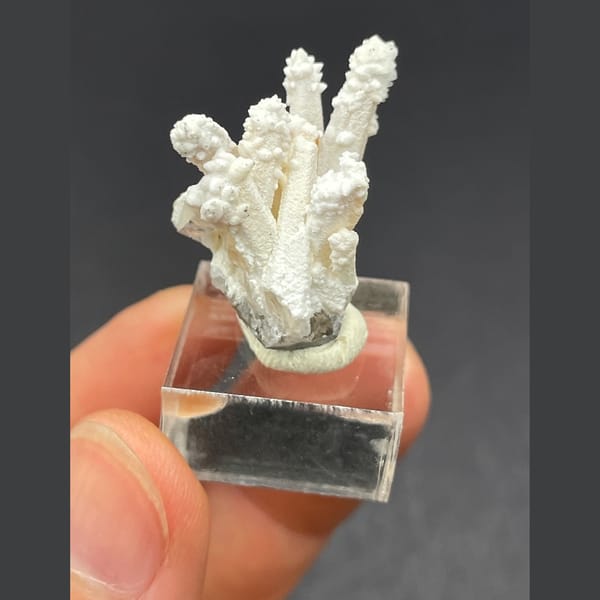 Yellow quartz with dolomite coat from Jinkouhe — detail view