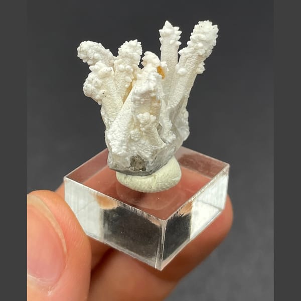 Yellow quartz with dolomite coat from Jinkouhe — detail view