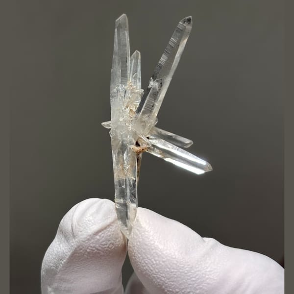 Jinkouhe quartz point A — alternate view