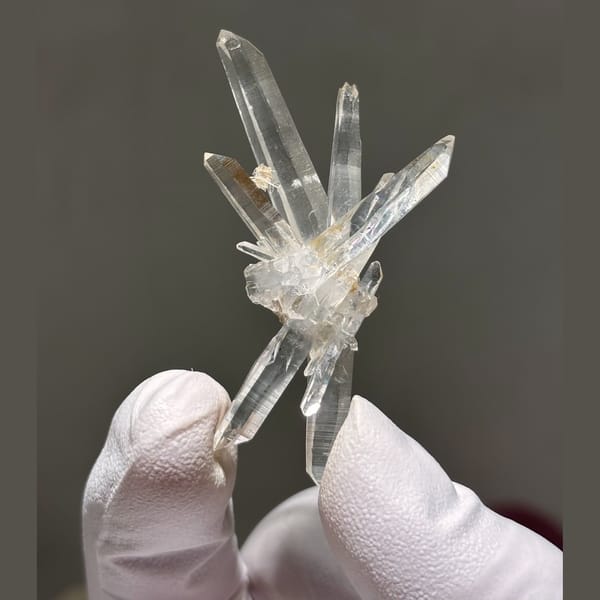 Jinkouhe quartz point B — alternate view