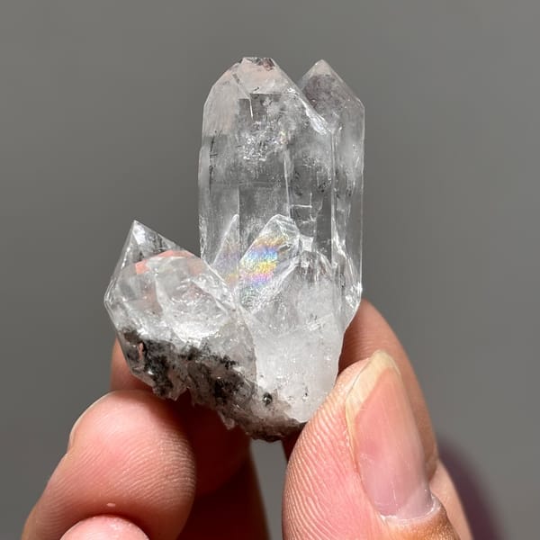 Mid freestanding Xuebaoding quartz — complete view